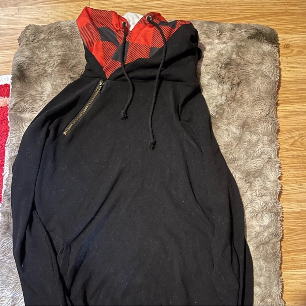 Medium Black Zipper Hoodie with Plaid Hood